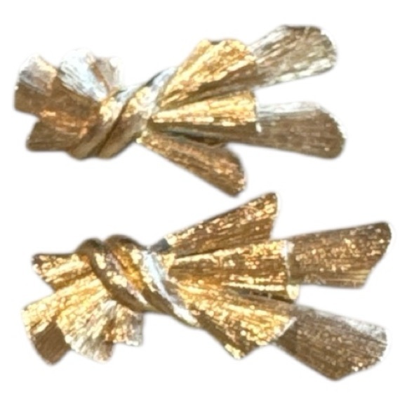 Vintage MONET Clip-On Earrings Ribbon & Knot Design Textured Gold Tone Metal - Picture 3 of 12